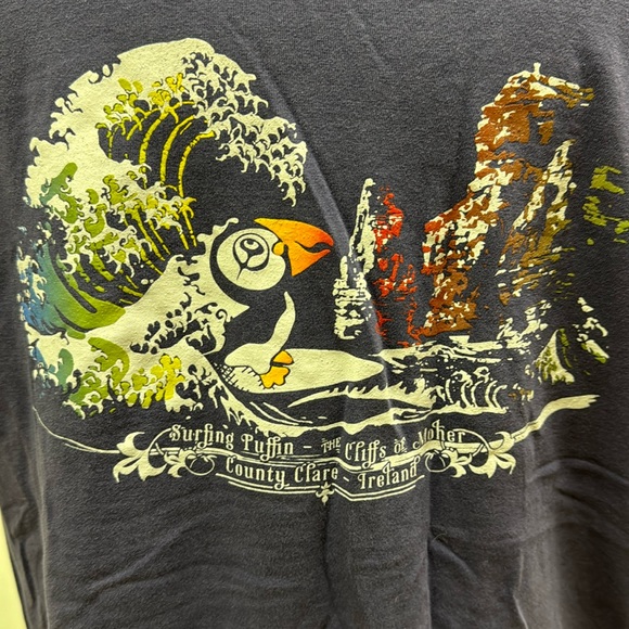 Irish TShirts IE Tops - Surfing Puffin - The Cliffs of Mother County Clare Ireland Shirt Size US L EU XL